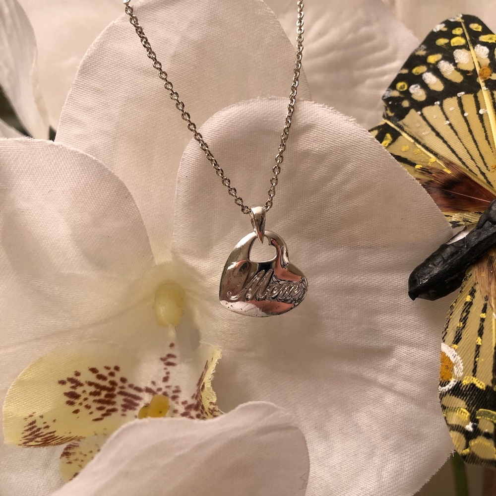 “MOM” 💼 Heart Silver Plated Pendant - Picture 8 of 10